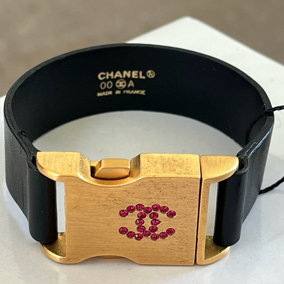 AUTHENTIC VERY RARE CHANEL Vintage Red Crystal Gold Buckle Leather Belt Bracelet - Picture 8 of 10